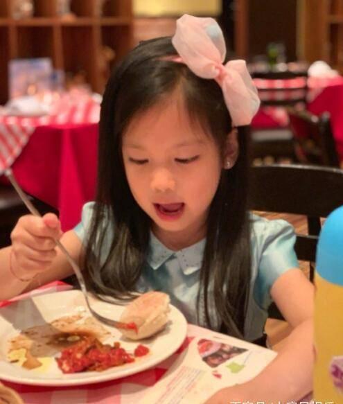 娱乐吃瓜酱一家人,笑料百出,温馨满满